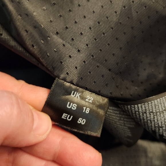 Black Puffer Winter Coat With Fur Hood Size 16-18 - Picture 10 of 12